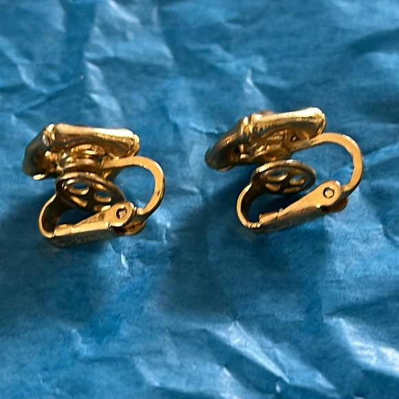 Crown Trifari Tiger Eye Clip Earrings - Picture 4 of 4